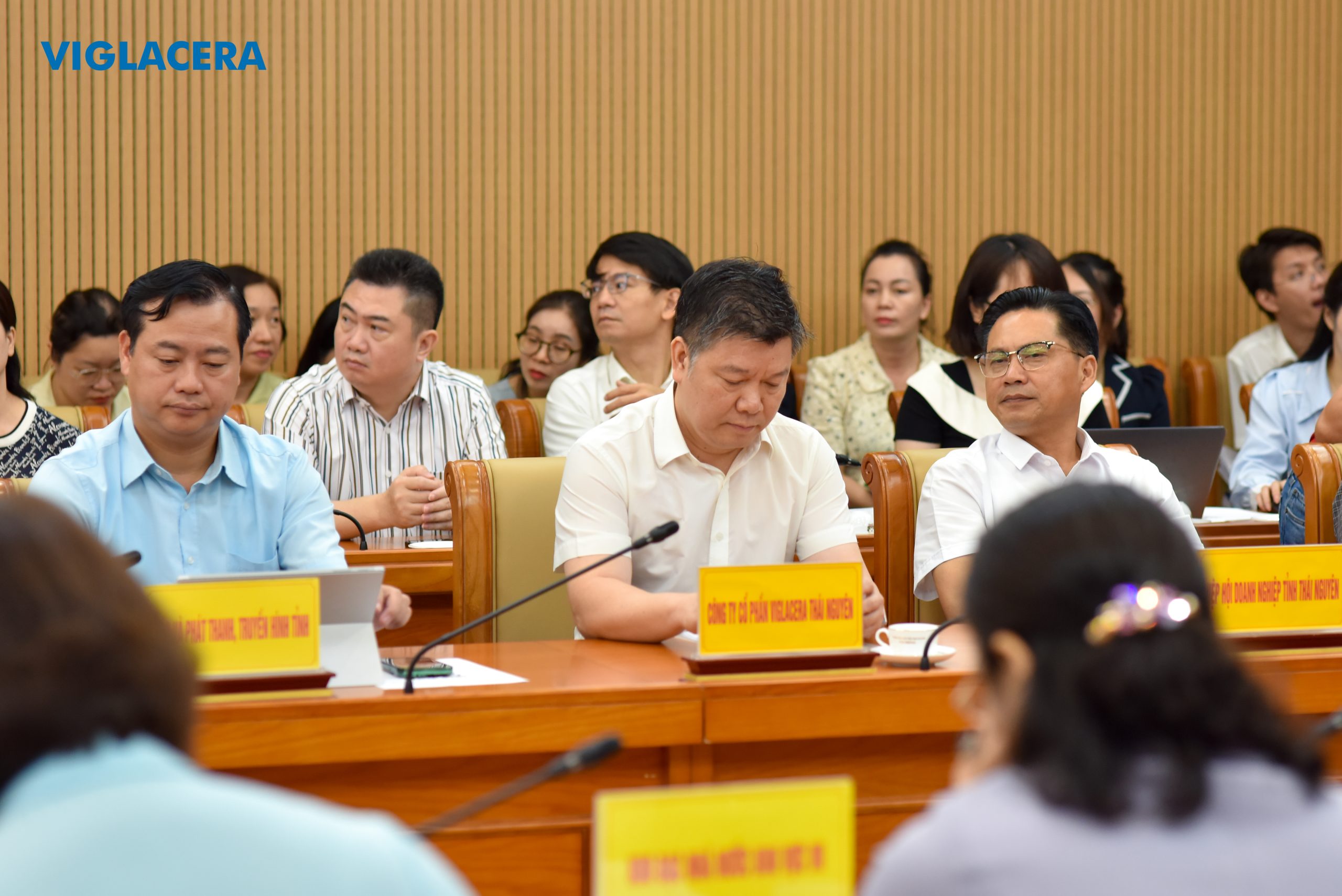 Đại diện Viglacera Thái Nguyên tham dự buổi họp